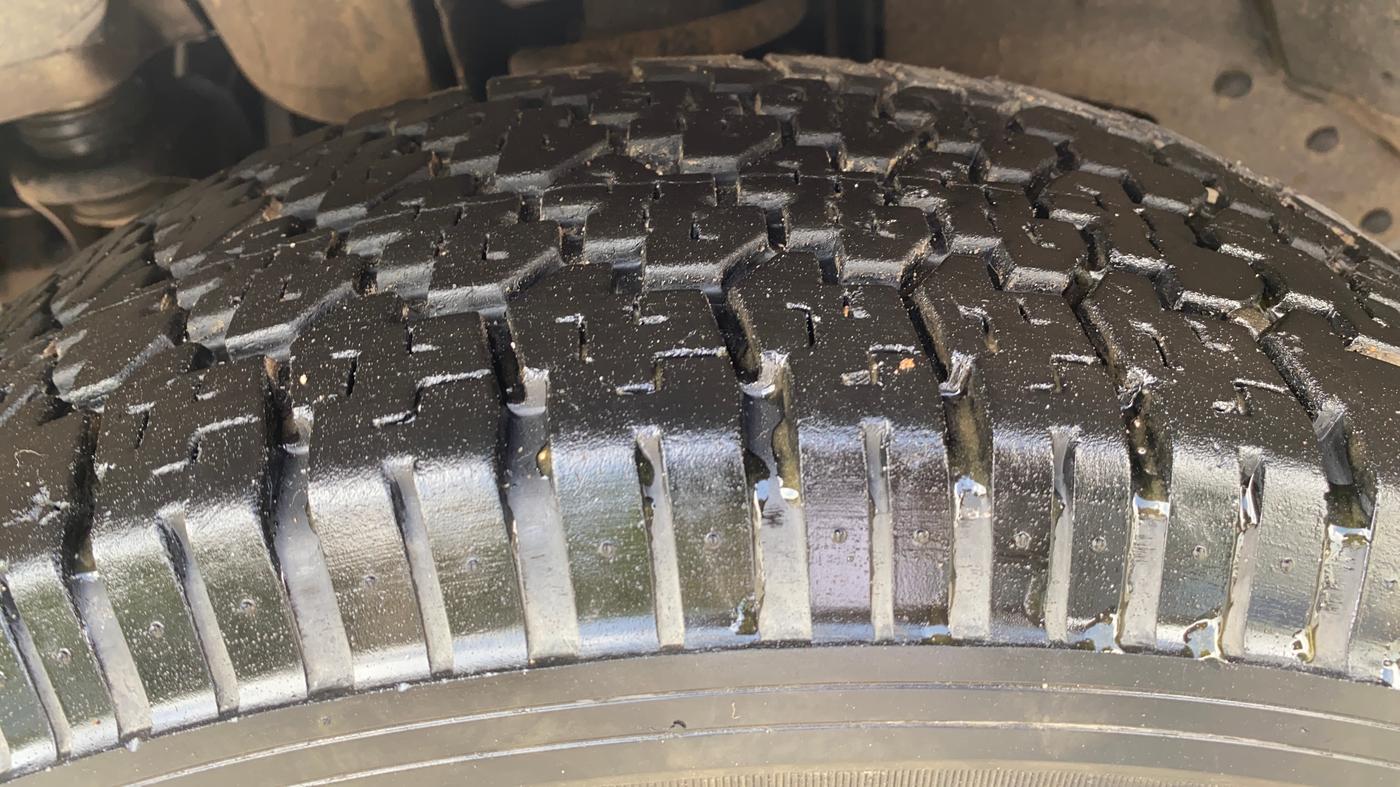 2016 Mahindra TUV300 T8, Diesel, Manual, 79,947 km, Left Front Tyre Tread
