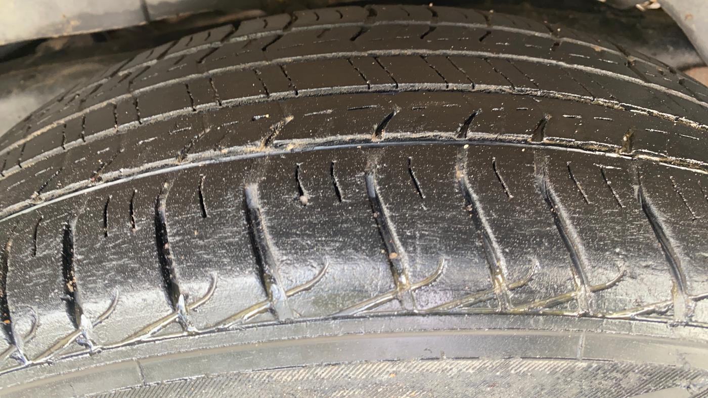 2016 Mahindra TUV300 T8, Diesel, Manual, 79,947 km, Left Rear Tyre Tread