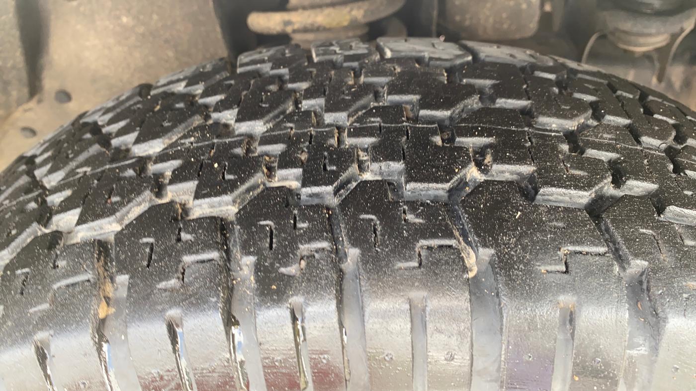 2016 Mahindra TUV300 T8, Diesel, Manual, 79,947 km, Right Front Tyre Tread