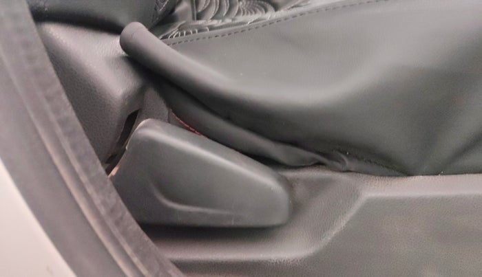 2016 Renault Kwid RXT 0.8, Petrol, Manual, 94,841 km, Driver Side Adjustment Panel