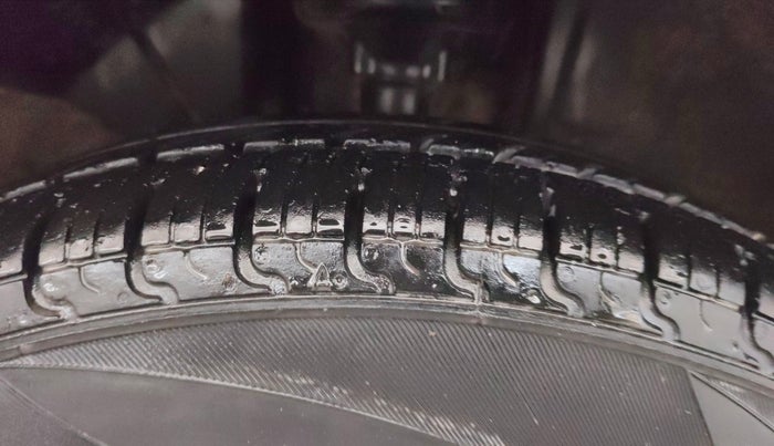 2016 Renault Kwid RXT 0.8, Petrol, Manual, 94,841 km, Right Front Tyre Tread