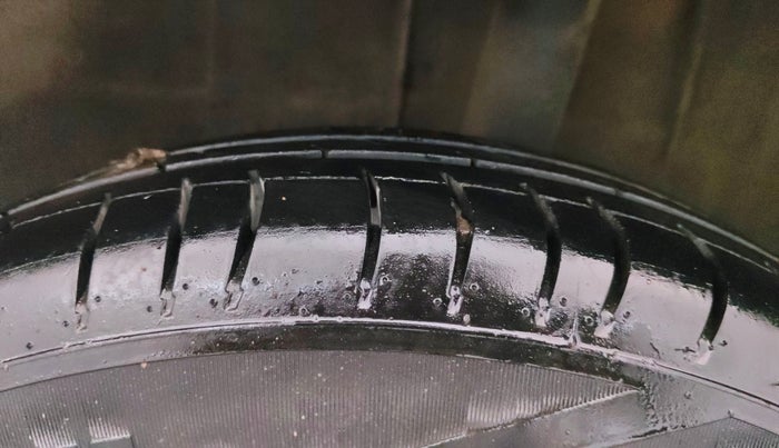 2016 Renault Kwid RXT 0.8, Petrol, Manual, 94,841 km, Left Rear Tyre Tread