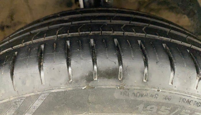 2021 Maruti Baleno ZETA PETROL 1.2, Petrol, Manual, 27,727 km, Right Front Tyre Tread