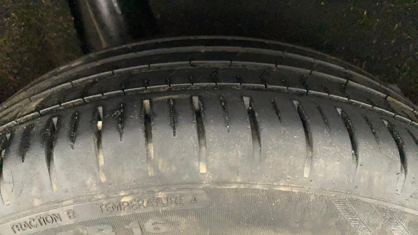 2021 Maruti Baleno ZETA PETROL 1.2, Petrol, Manual, 27,727 km, Right Rear Tyre Tread