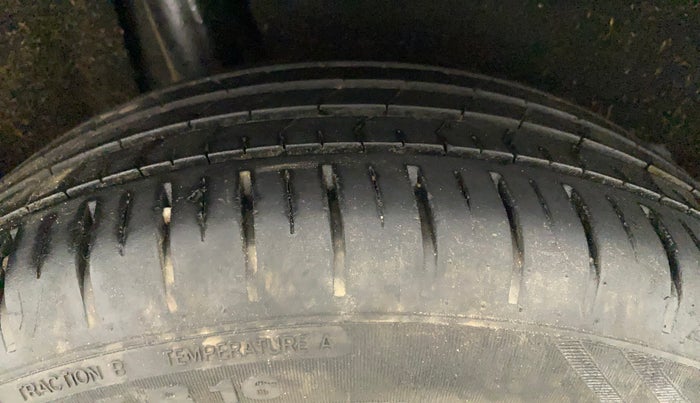 2021 Maruti Baleno ZETA PETROL 1.2, Petrol, Manual, 27,727 km, Right Rear Tyre Tread