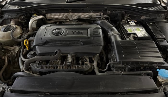 2016 Skoda Superb STYLE 1.8 TSI MT, Petrol, Manual, 77,783 km, Engine View