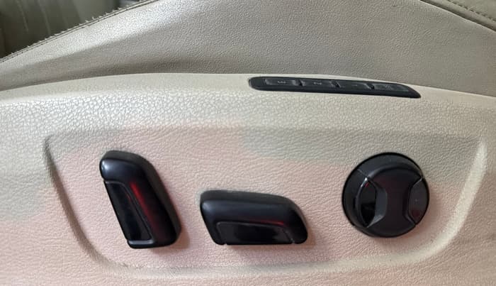 2016 Skoda Superb STYLE 1.8 TSI MT, Petrol, Manual, 77,783 km, Driver Side Adjustment Panel