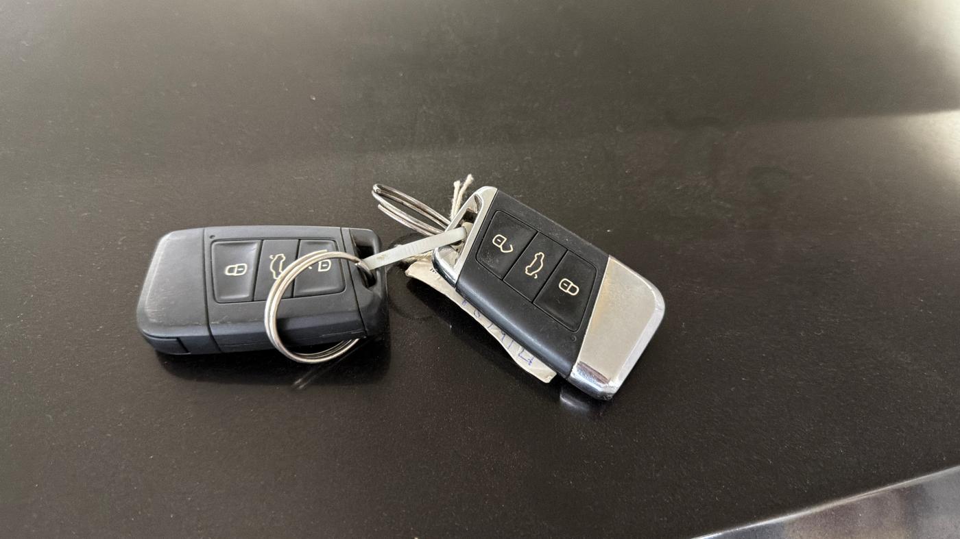 2016 Skoda Superb STYLE 1.8 TSI MT, Petrol, Manual, 77,783 km, Key Close Up