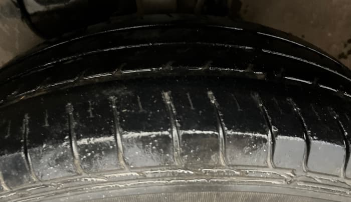 2015 Hyundai Elite i20 SPORTZ 1.2, Petrol, Manual, 33,293 km, Left Front Tyre Tread