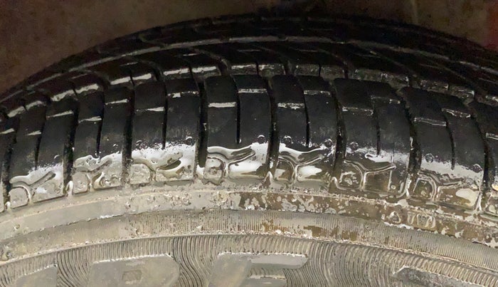 2011 Hyundai Eon MAGNA +, Petrol, Manual, 64,213 km, Right Front Tyre Tread