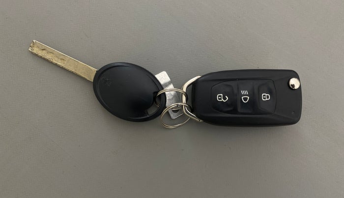 2023 Tata NEXON XM PETROL, Petrol, Manual, 27,285 km, Key Close Up