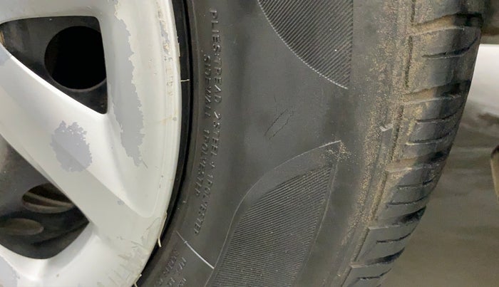 2018 Hyundai Grand i10 MAGNA 1.2 KAPPA VTVT, CNG, Manual, 47,633 km, Left front tyre - Minor crack
