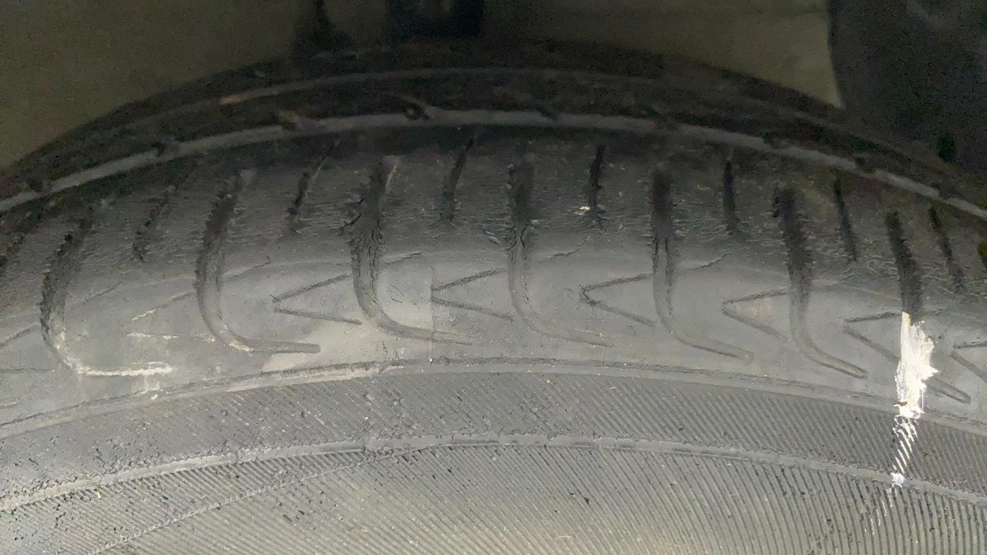 2018 Hyundai Grand i10 MAGNA 1.2 KAPPA VTVT, CNG, Manual, 47,633 km, Right Front Tyre Tread