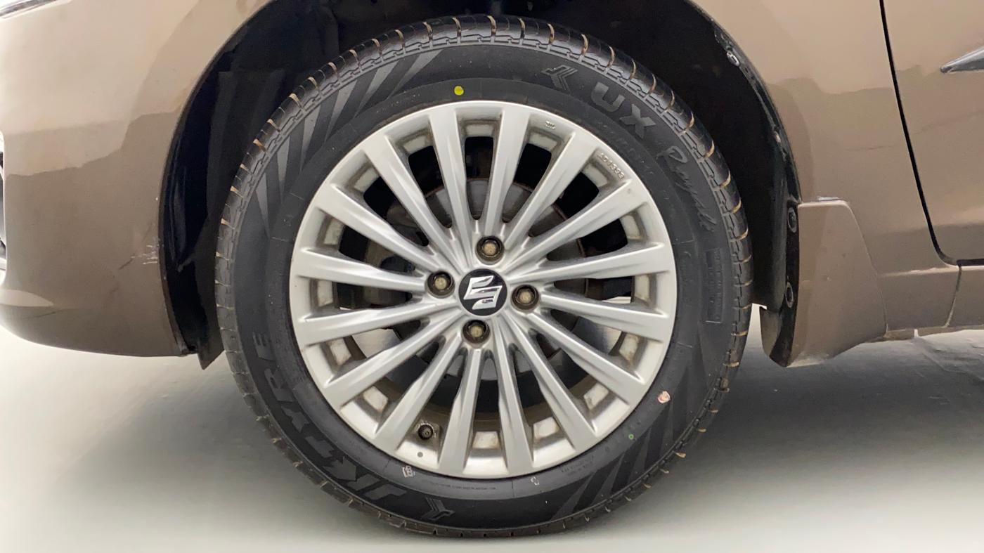 2015 Maruti Ciaz ZXI+, Petrol, Manual, 93,481 km, Left Front Wheel