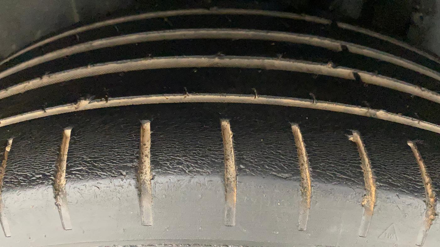 2015 Maruti Ciaz ZXI+, Petrol, Manual, 93,481 km, Left Rear Tyre Tread