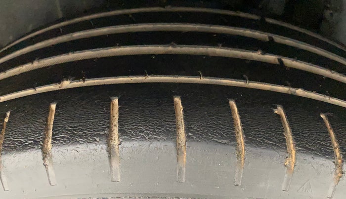 2015 Maruti Ciaz ZXI+, Petrol, Manual, 93,481 km, Left Rear Tyre Tread