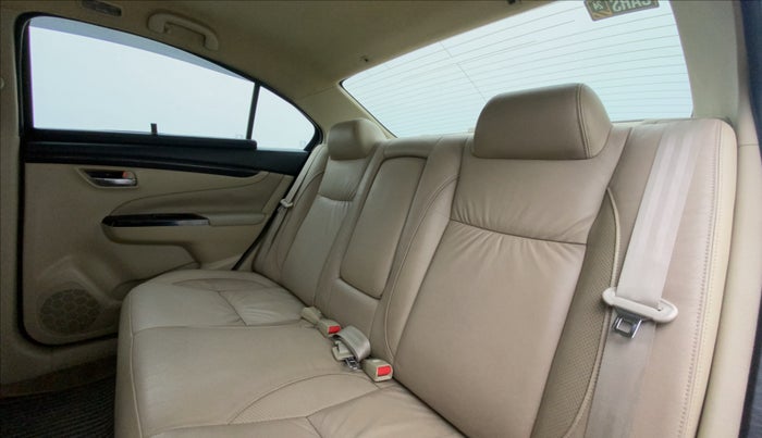 2015 Maruti Ciaz ZXI+, Petrol, Manual, 93,481 km, Right Side Rear Door Cabin