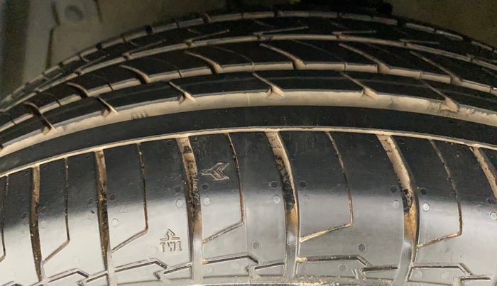 2015 Maruti Ciaz ZXI+, Petrol, Manual, 93,481 km, Left Front Tyre Tread