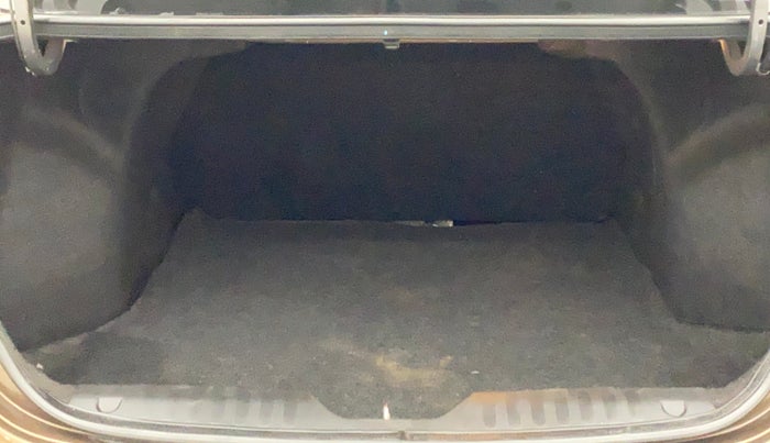 2015 Maruti Ciaz ZXI+, Petrol, Manual, 93,481 km, Boot Inside