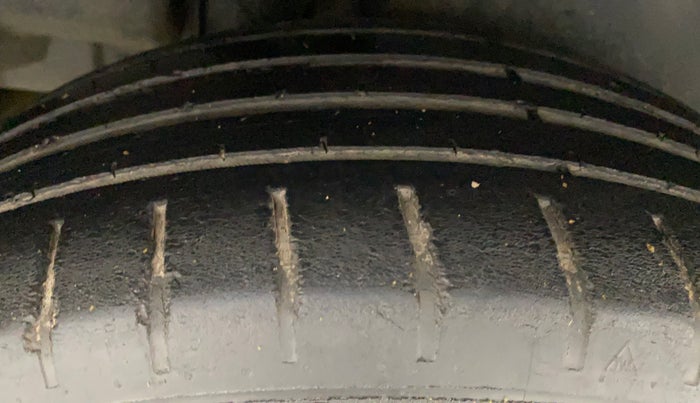 2015 Maruti Ciaz ZXI+, Petrol, Manual, 93,481 km, Right Rear Tyre Tread