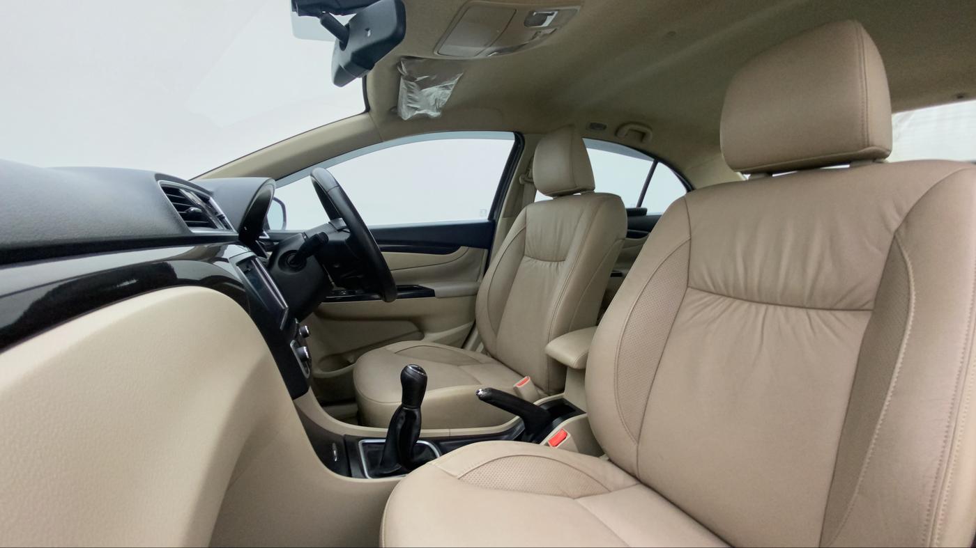 2015 Maruti Ciaz ZXI+, Petrol, Manual, 93,481 km, Right Side Front Door Cabin