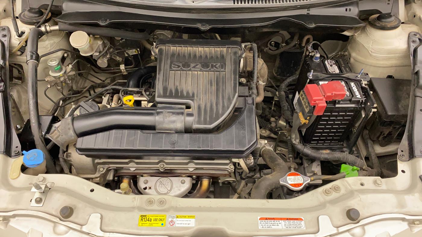 2014 Maruti Swift VXI, Petrol, Manual, 32,639 km, Open Bonet