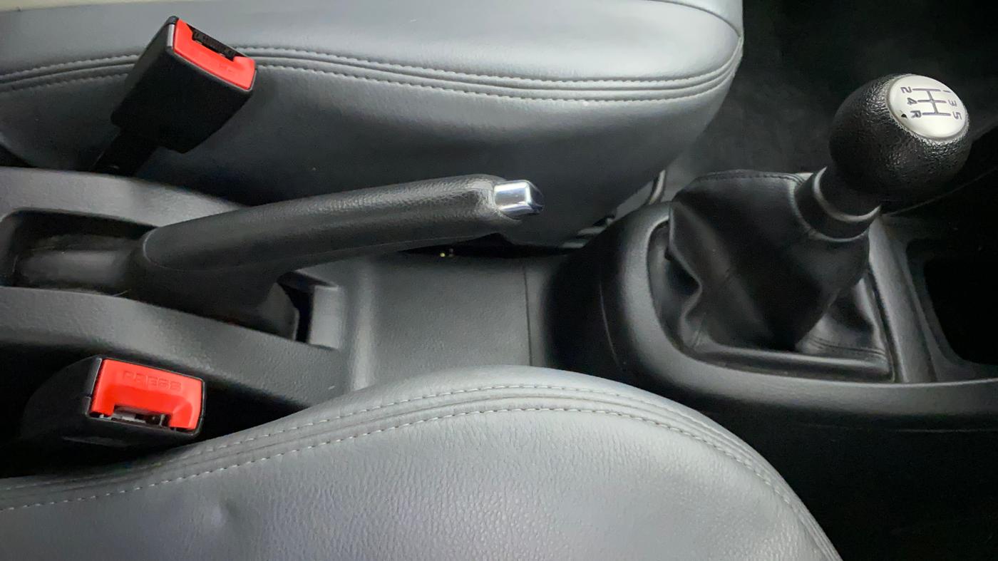 2014 Maruti Swift VXI, Petrol, Manual, 32,639 km, Gear Lever