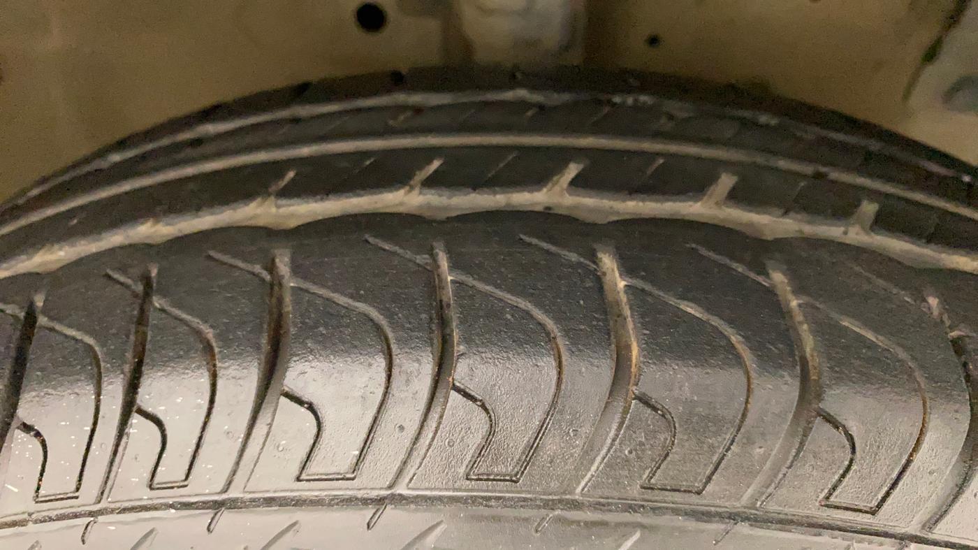 2014 Maruti Swift VXI, Petrol, Manual, 32,639 km, Right Front Tyre Tread
