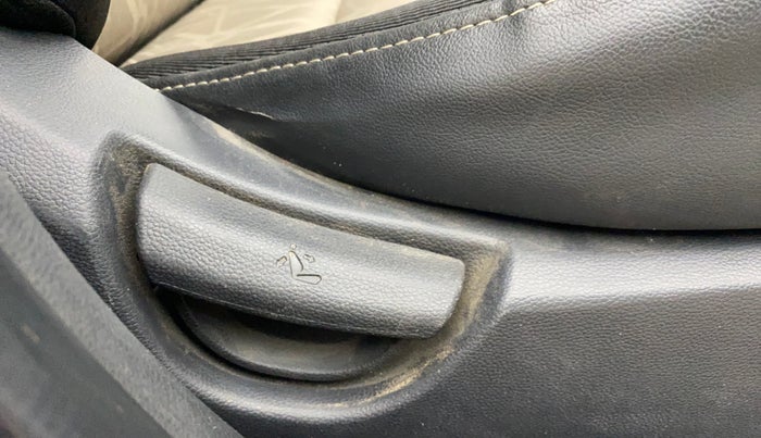 2016 Hyundai Grand i10 SPORTZ 1.2 KAPPA VTVT, CNG, Manual, 85,587 km, Driver Side Adjustment Panel