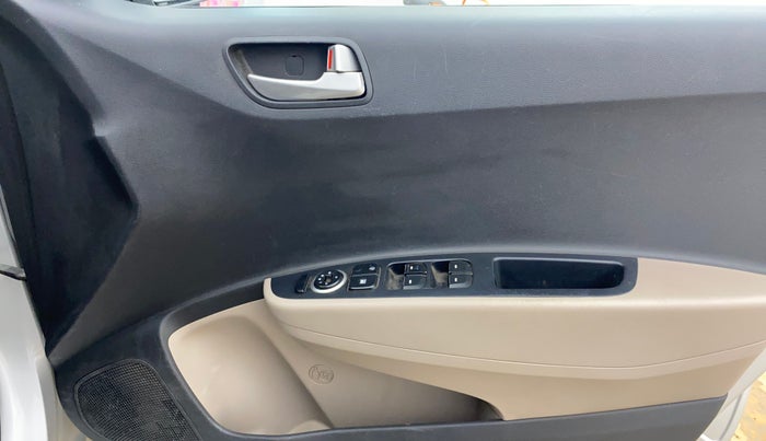 2016 Hyundai Grand i10 SPORTZ 1.2 KAPPA VTVT, CNG, Manual, 85,587 km, Driver Side Door Panels Control