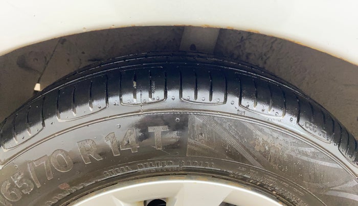 2016 Hyundai Grand i10 SPORTZ 1.2 KAPPA VTVT, CNG, Manual, 85,587 km, Right Rear Tyre Tread