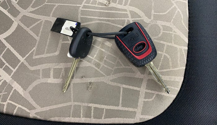 2016 Hyundai Grand i10 SPORTZ 1.2 KAPPA VTVT, CNG, Manual, 85,587 km, Key Close Up