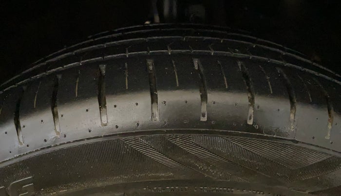 2023 Maruti Baleno ALPHA PETROL 1.2, Petrol, Manual, 38,823 km, Right Front Tyre Tread