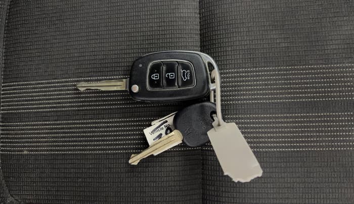 2021 Hyundai VENUE S 1.2, Petrol, Manual, 29,326 km, Key Close Up
