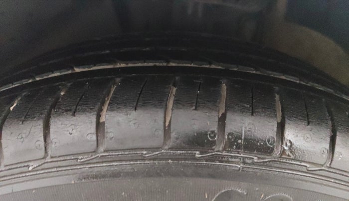 2019 Volkswagen Vento HIGHLINE PLUS 1.2 AT, Petrol, Automatic, 55,875 km, Left Front Tyre Tread