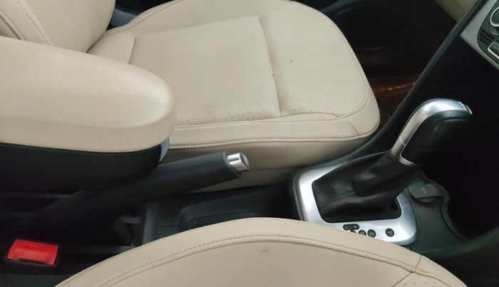 2019 Volkswagen Vento HIGHLINE PLUS 1.2 AT, Petrol, Automatic, 55,875 km, Gear Lever