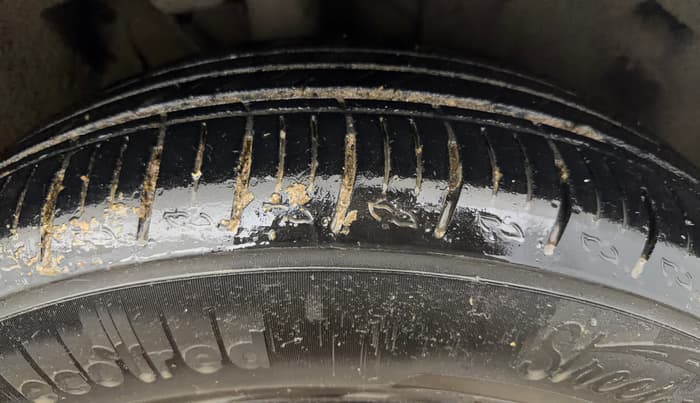2022 Mahindra XUV700 AX 5 P MT 7 STR, Petrol, Manual, 55,215 km, Right Front Tyre Tread
