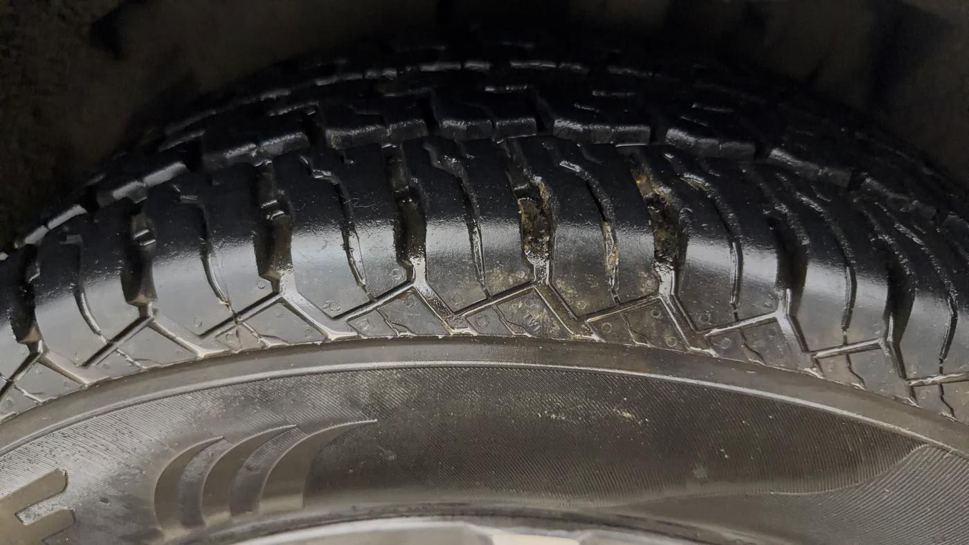 2022 Mahindra XUV700 AX 5 P MT 7 STR, Petrol, Manual, 55,215 km, Left Front Tyre Tread