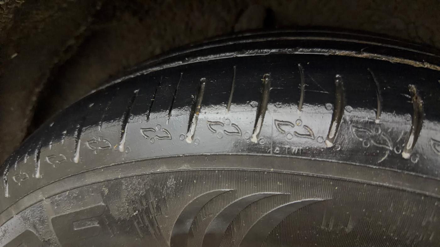 2022 Mahindra XUV700 AX 5 P MT 7 STR, Petrol, Manual, 55,215 km, Left Rear Tyre Tread