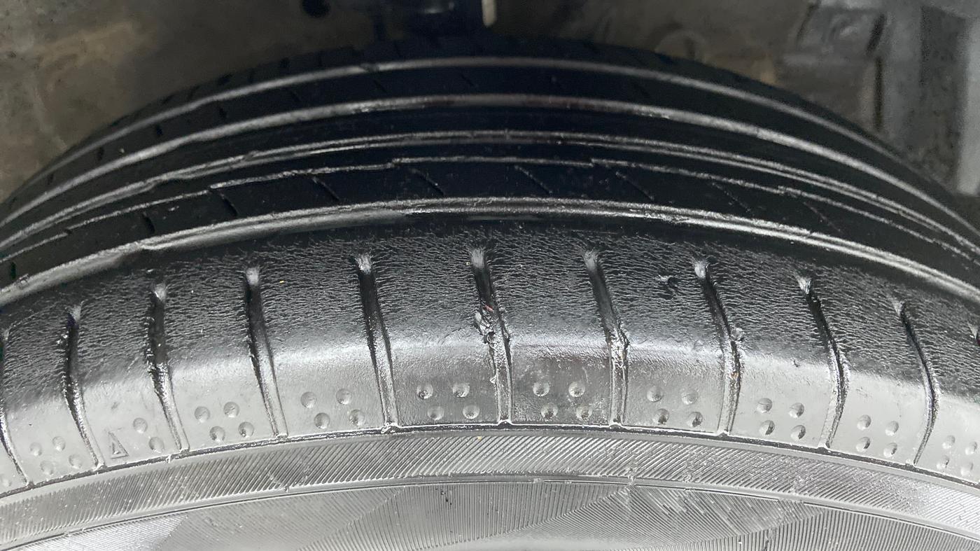 2015 Maruti Swift VDI ABS, Diesel, Manual, 57,387 km, Right Front Tyre Tread