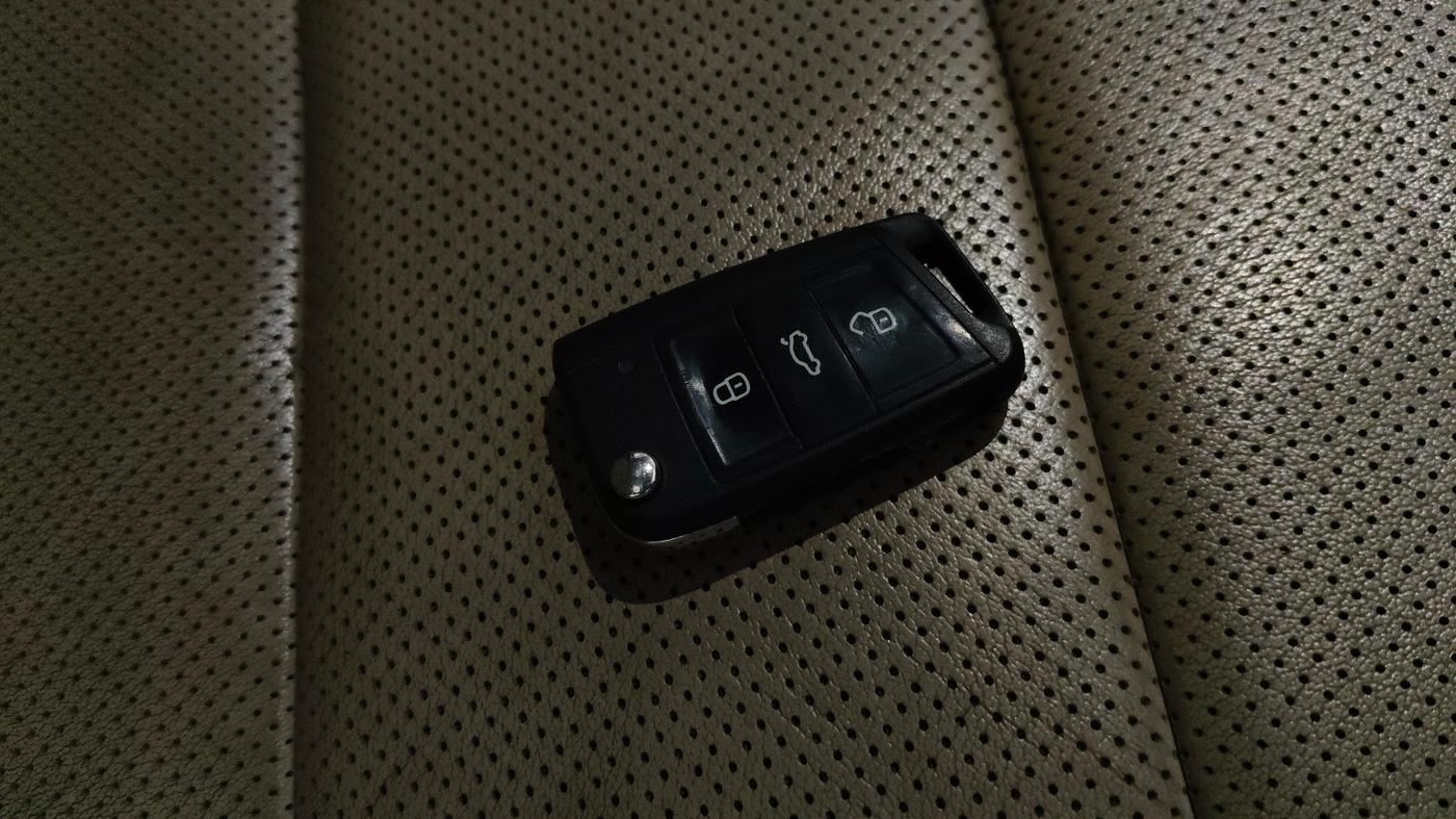 2022 Skoda SLAVIA STYLE 1.0L TSI AT, Petrol, Automatic, 80,387 km, Key Close Up