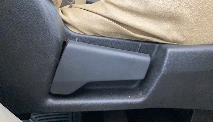 2022 Renault TRIBER RXT, Petrol, Manual, 32,819 km, Driver Side Adjustment Panel