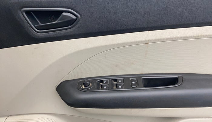 2022 Renault TRIBER RXT, Petrol, Manual, 32,819 km, Driver Side Door Panels Control