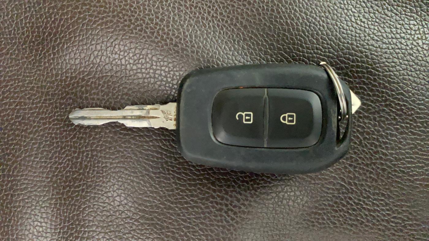 2022 Renault TRIBER RXT, Petrol, Manual, 32,819 km, Key Close Up