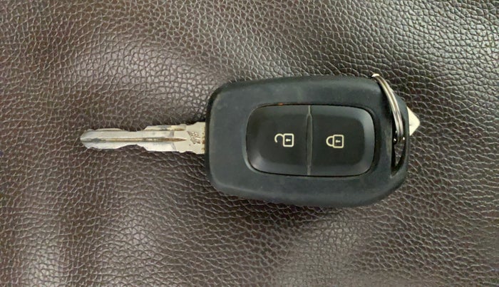 2022 Renault TRIBER RXT, Petrol, Manual, 32,819 km, Key Close Up