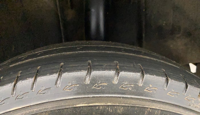 2022 Renault TRIBER RXT, Petrol, Manual, 32,819 km, Left Rear Tyre Tread