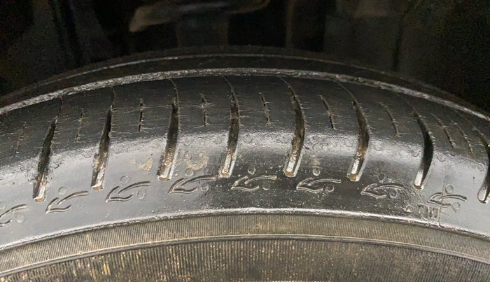 2022 Renault TRIBER RXT, Petrol, Manual, 32,819 km, Right Front Tyre Tread