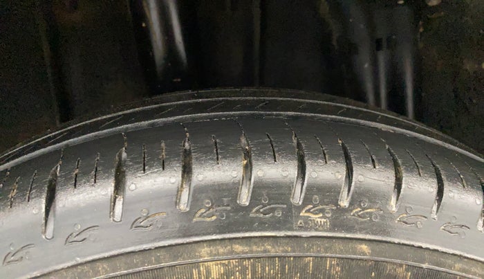 2022 Renault TRIBER RXT, Petrol, Manual, 32,819 km, Right Rear Tyre Tread