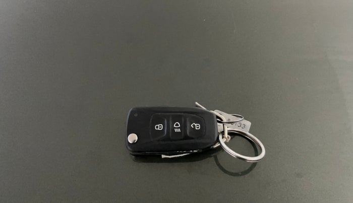 2023 Tata NEXON XM SUNROOF PETROL, Petrol, Manual, 40,988 km, Key Close Up