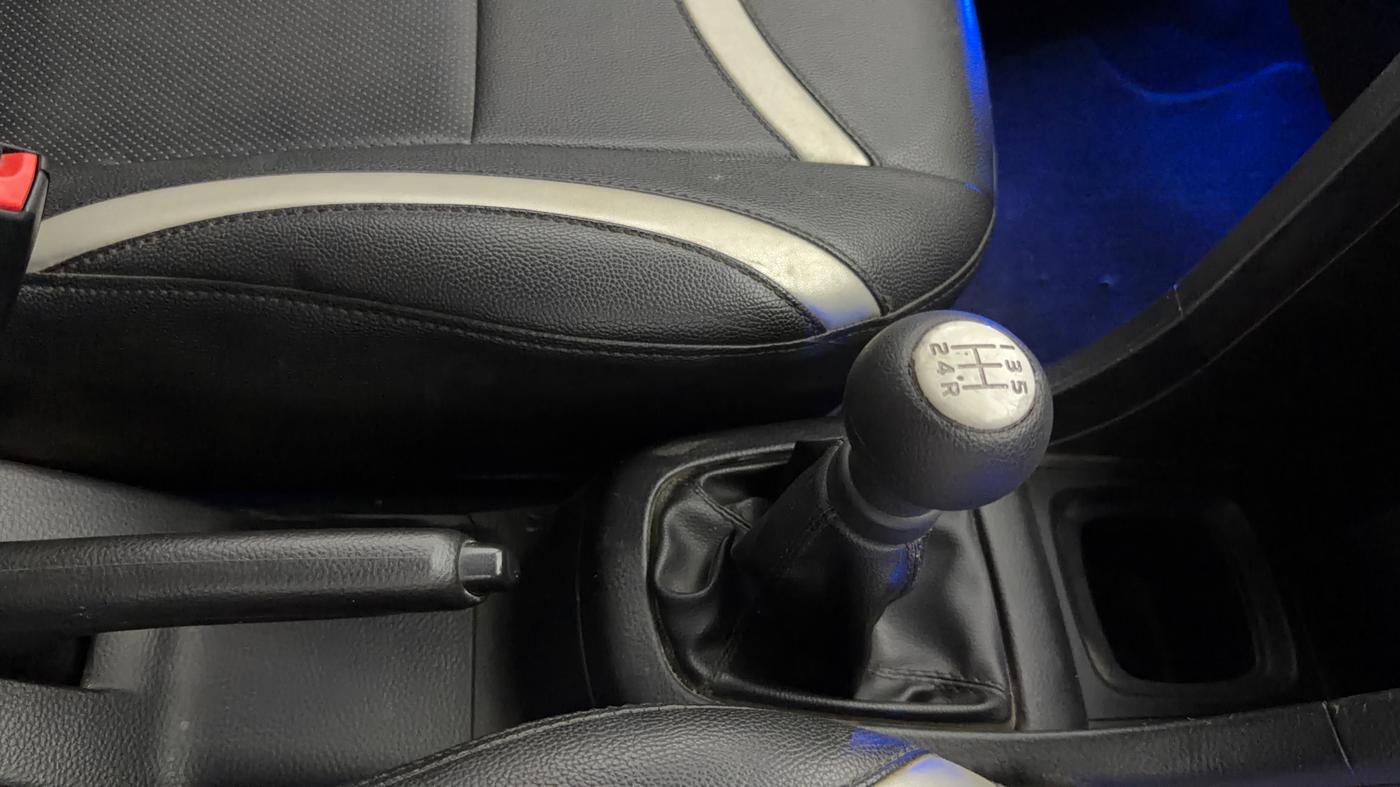 2015 Maruti Swift LXI (O), Petrol, Manual, 20,568 km, Gear Lever